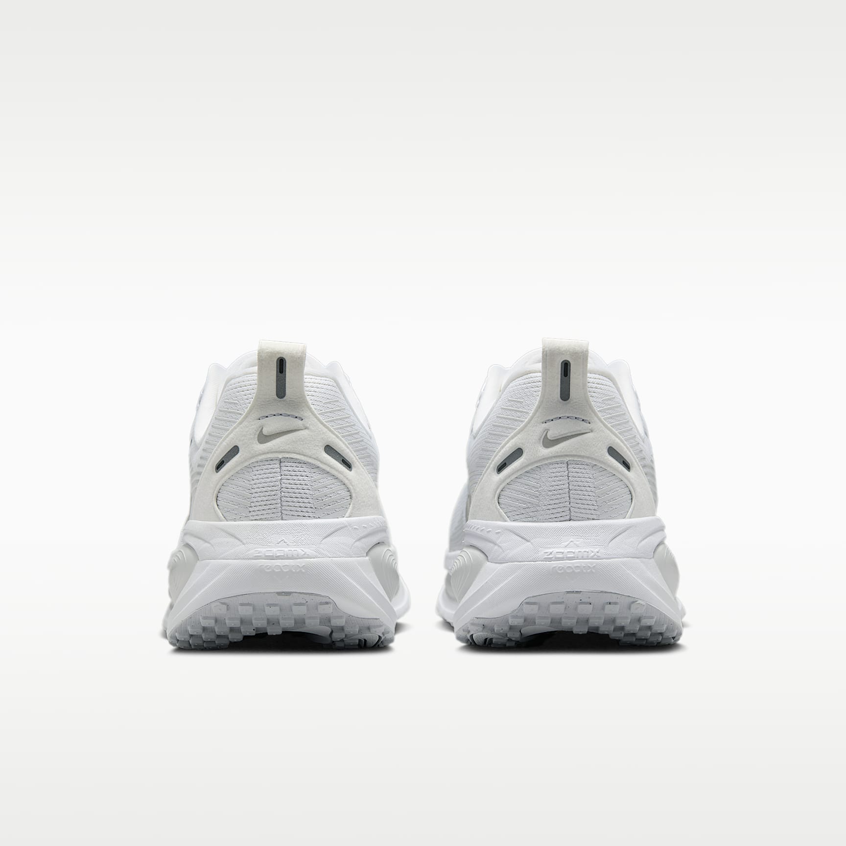 Nike Vomero 18 Straßenlaufschuh (Damen) – Weiß/Photon Dust/Summit White/Metallic Silver