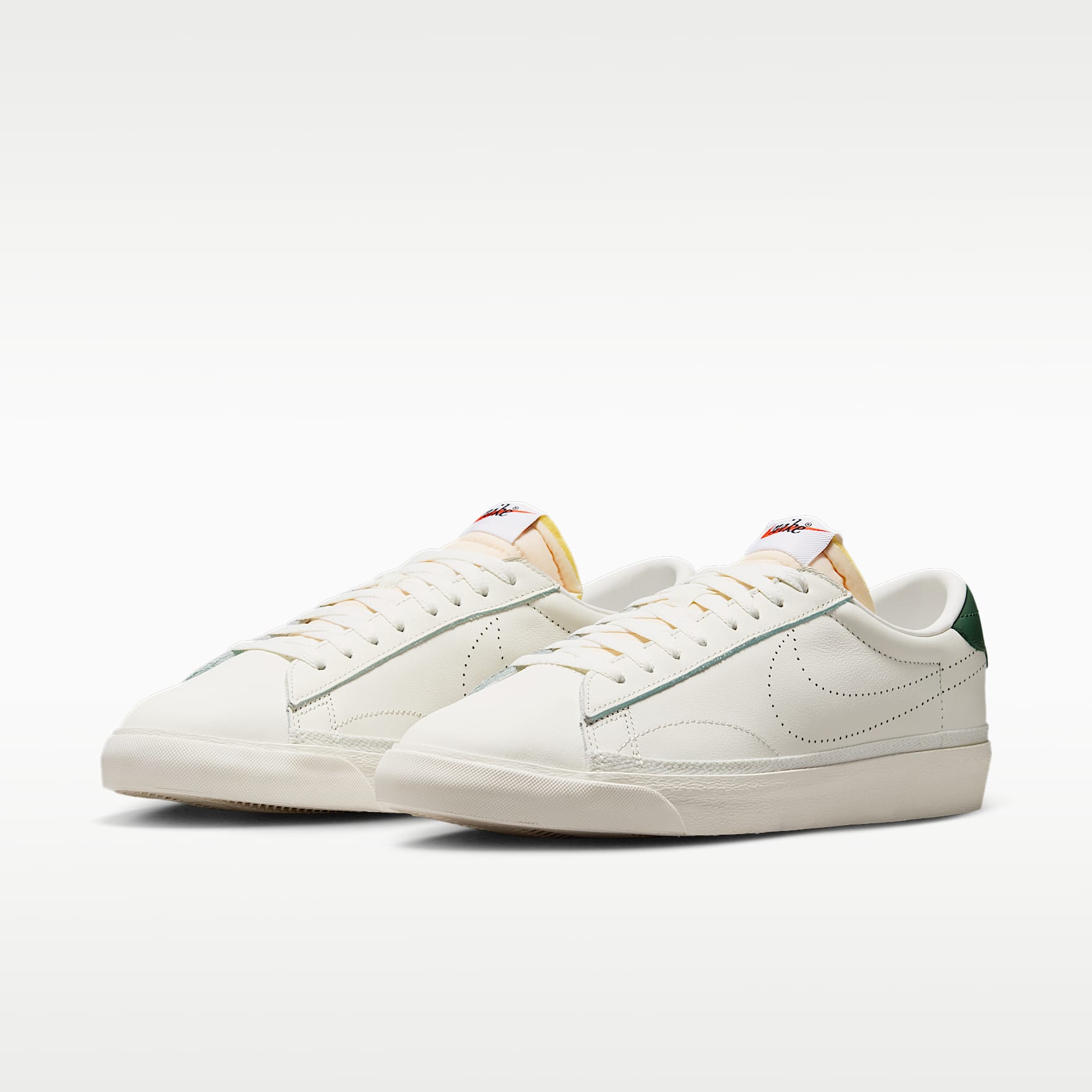 Nike Tennis Classic Schuh (Herren) – Sail/Fir/Team Orange/Sail