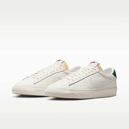 Nike Tennis Classic Schuh (Herren) – Sail/Fir/Team Orange/Sail