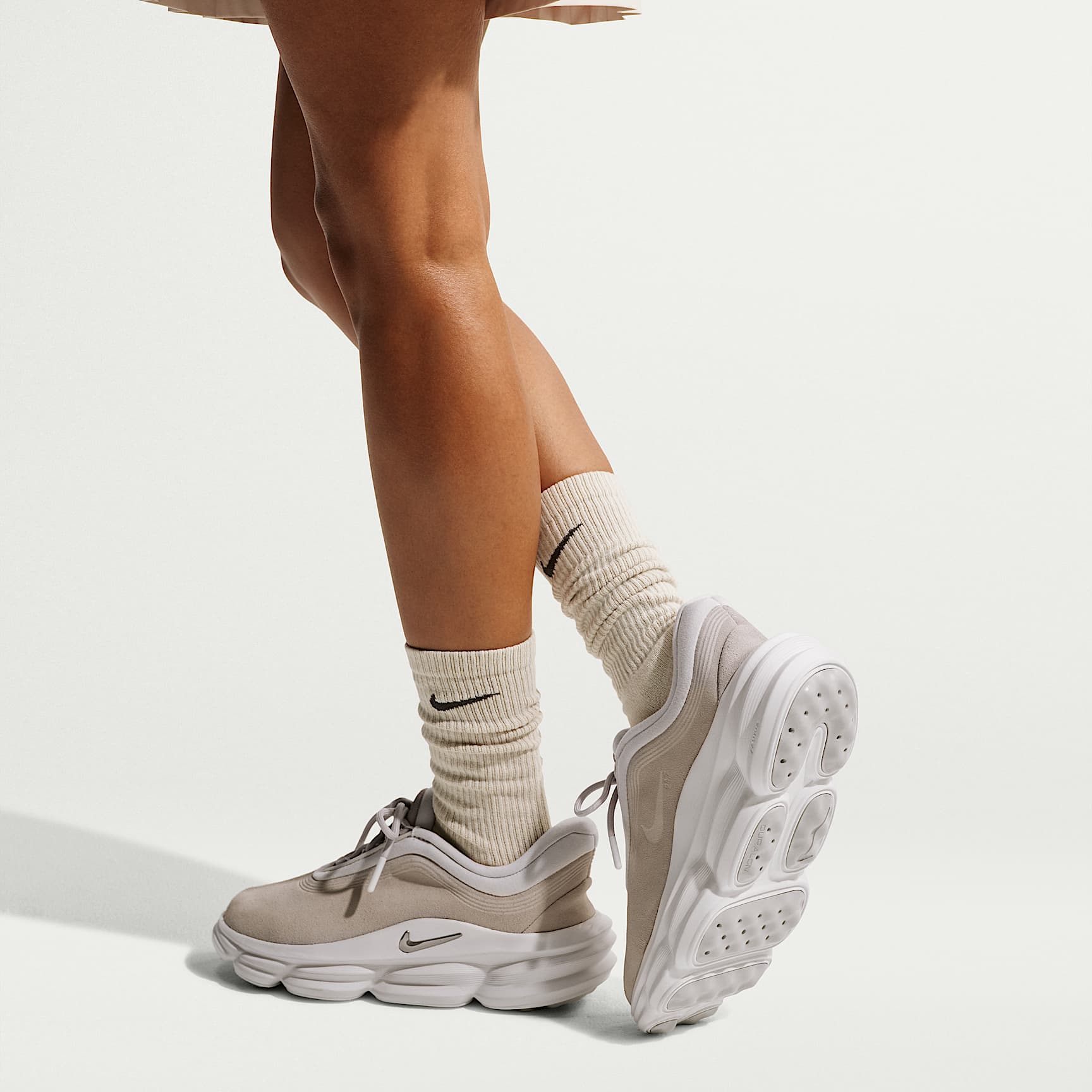 Nike 24.7 Damenschuh – Cream II/Phantom/Sail/Light Orewood Brown