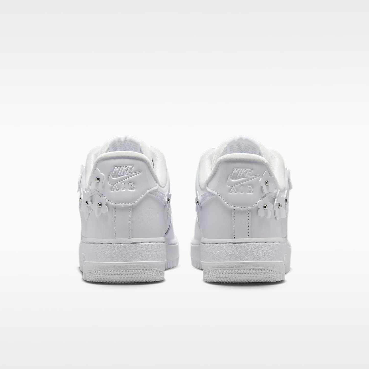 Nike Air Force 1 '07 "Florette" Schuh (Damen) – Weiß/Wolf Grey/Metallic Silver/Weiß