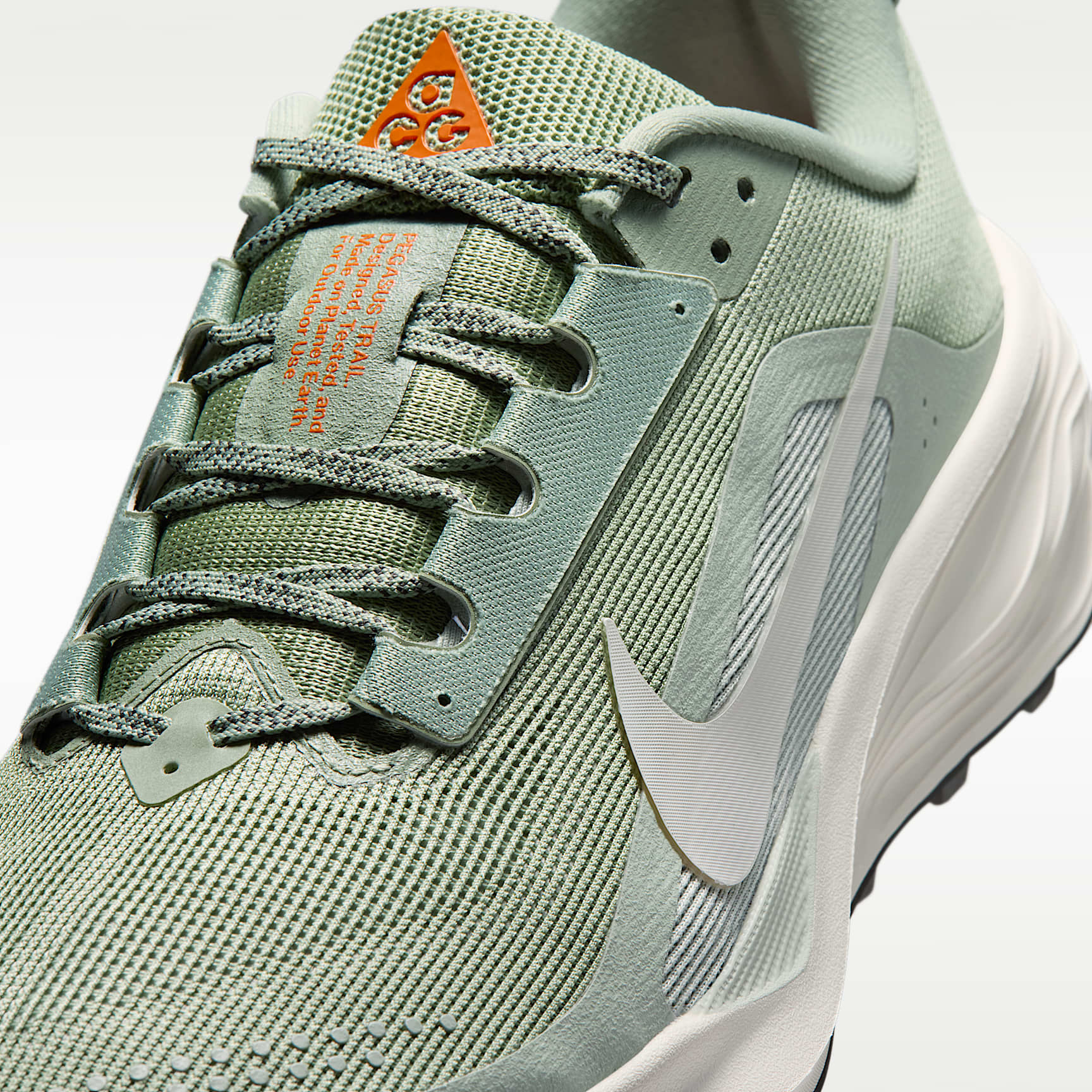 Nike ACG Pegasus Trail Traillaufschuh (Herren) – Jade Horizon/Light Silver/Safety Orange/Phantom