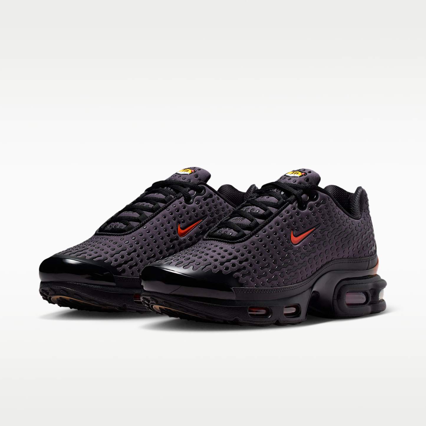 Nike Air Max Plus VII Schuh (Herren) – Schwarz/Medium Ash/Bright Crimson/Dark Copper