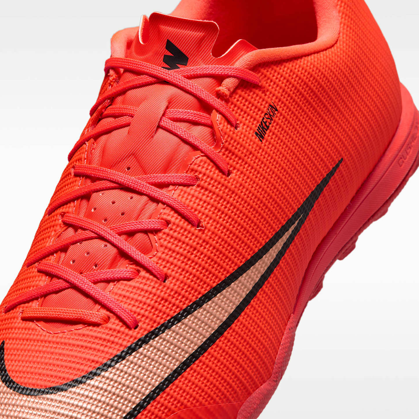 Nike Mercurial Vapor 17 Academy Low-Top-Fußballschuh für Turf – Bright Crimson/Blur