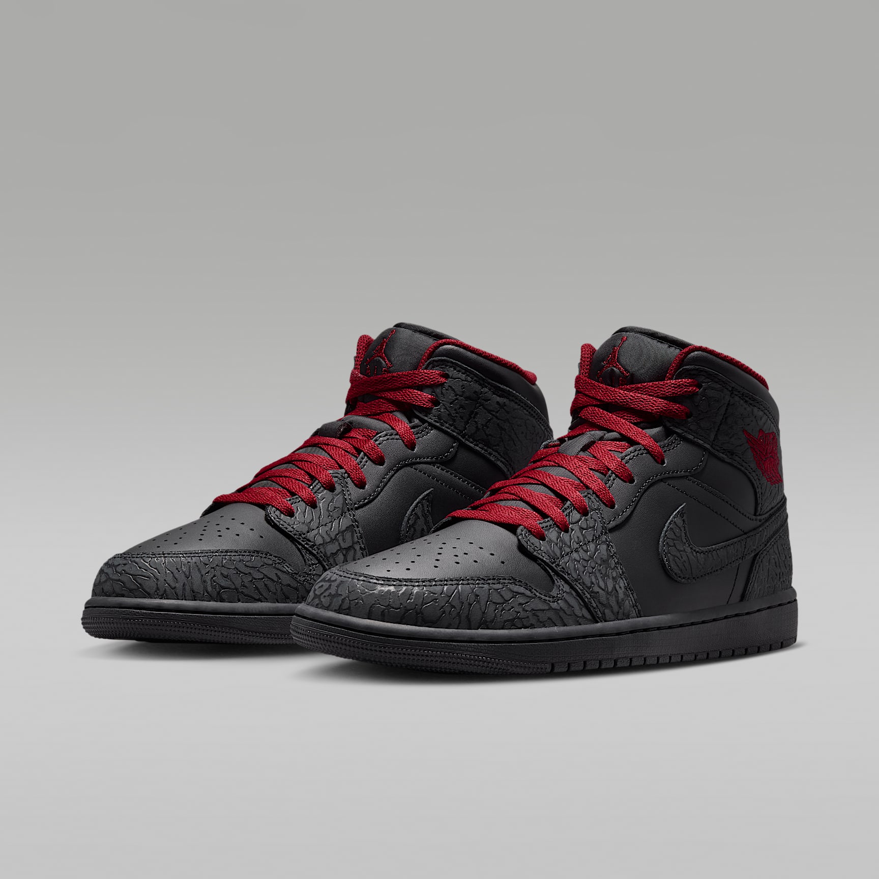 Air Jordan 1 Mid SE Schuh (Herren) – Schwarz/Schwarz/Tough Red