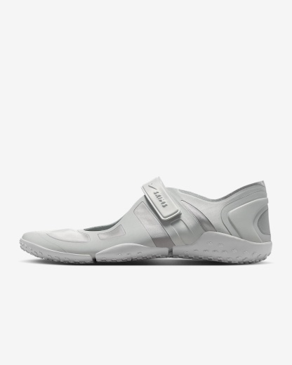 NikeSKIMS Rift Satin Schuh (Damen) – Night Silver/Base Grey/Medium Silver/Night Silver