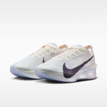 Nike Vaporfly 4 Straßenlaufschuh für Wettkämpfe (Damen) – Barely Green/Chalk/Hyper Crimson/Purple Dynasty