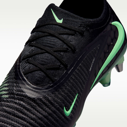 Nike Phantom 6 Low Elite Fußballschuh für weichen Rasen – Schwarz/Schwarz/Illusion Green