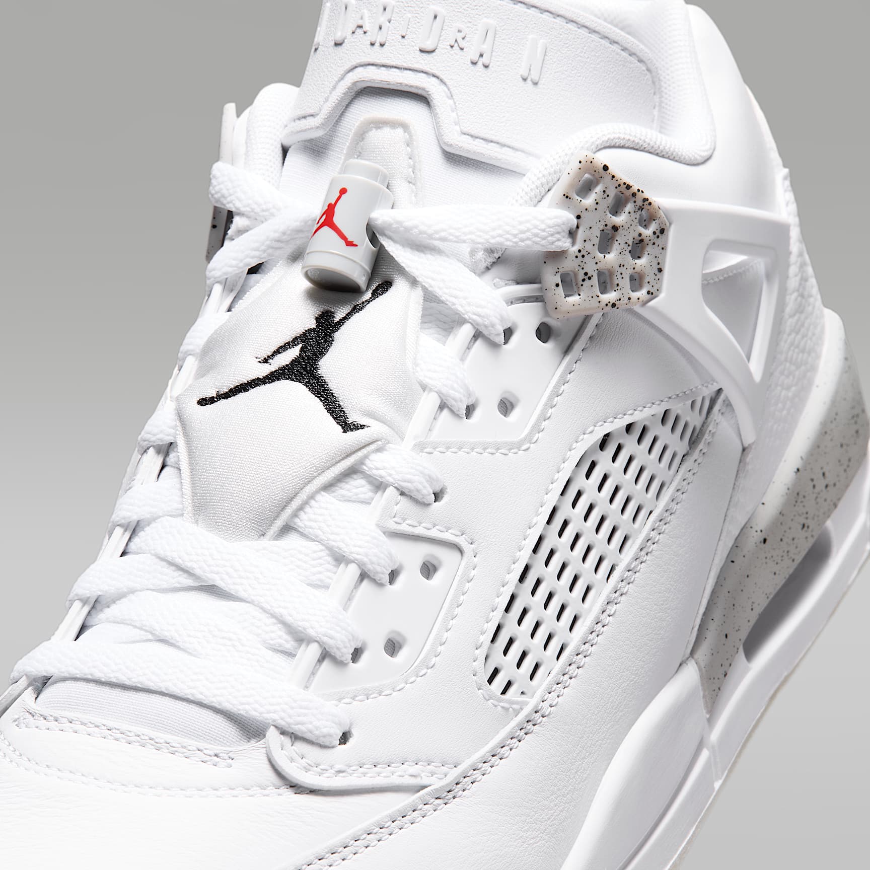 Jordan Spizike Low Schuh (Herren) – Weiß/Grey Fog/Fire Red/Schwarz