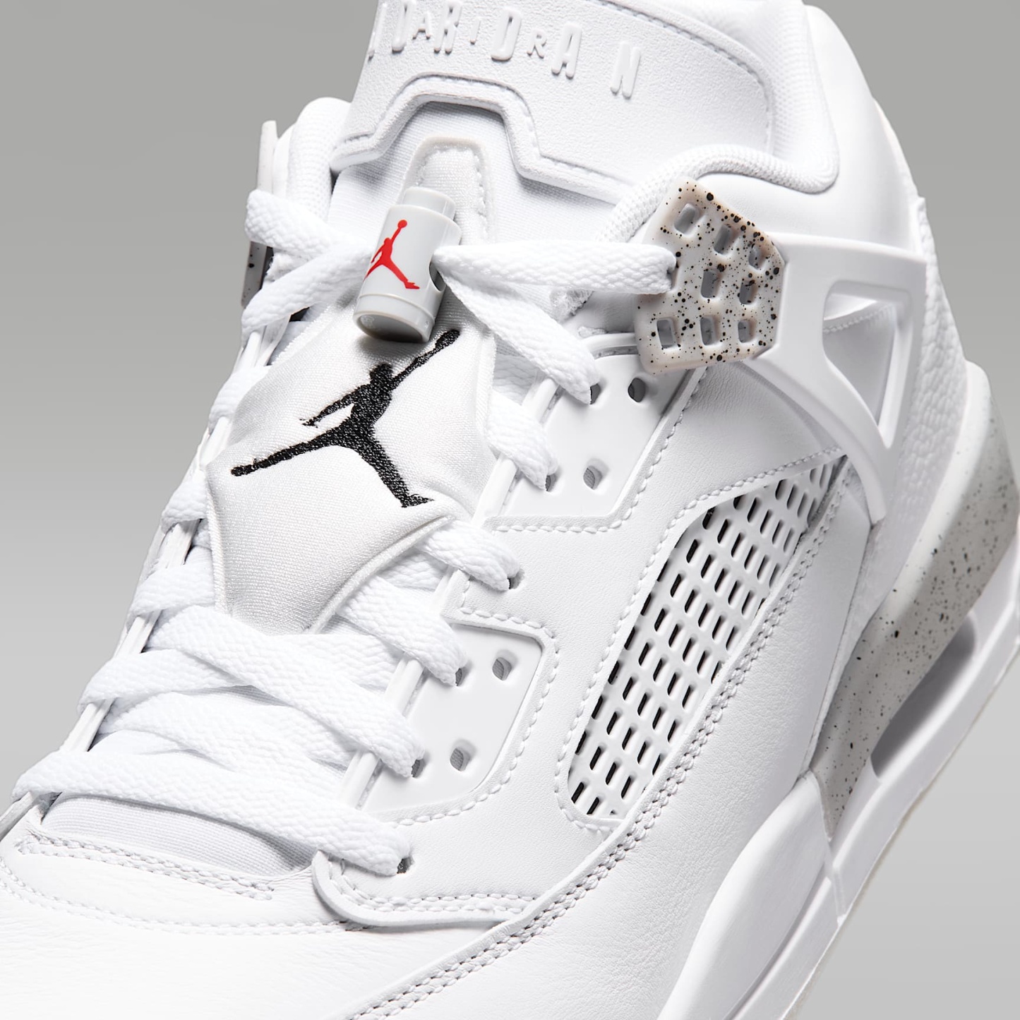 Jordan Spizike Low Schuh (Herren) – Weiß/Grey Fog/Fire Red/Schwarz