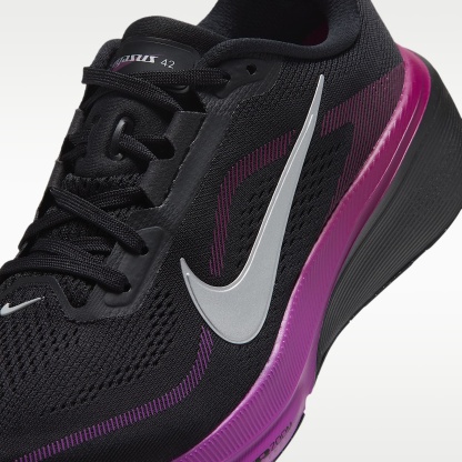 Nike Pegasus 42 Straßenlaufschuh (Damen) – Schwarz/Vivid Purple/True Berry/Metallic Silver