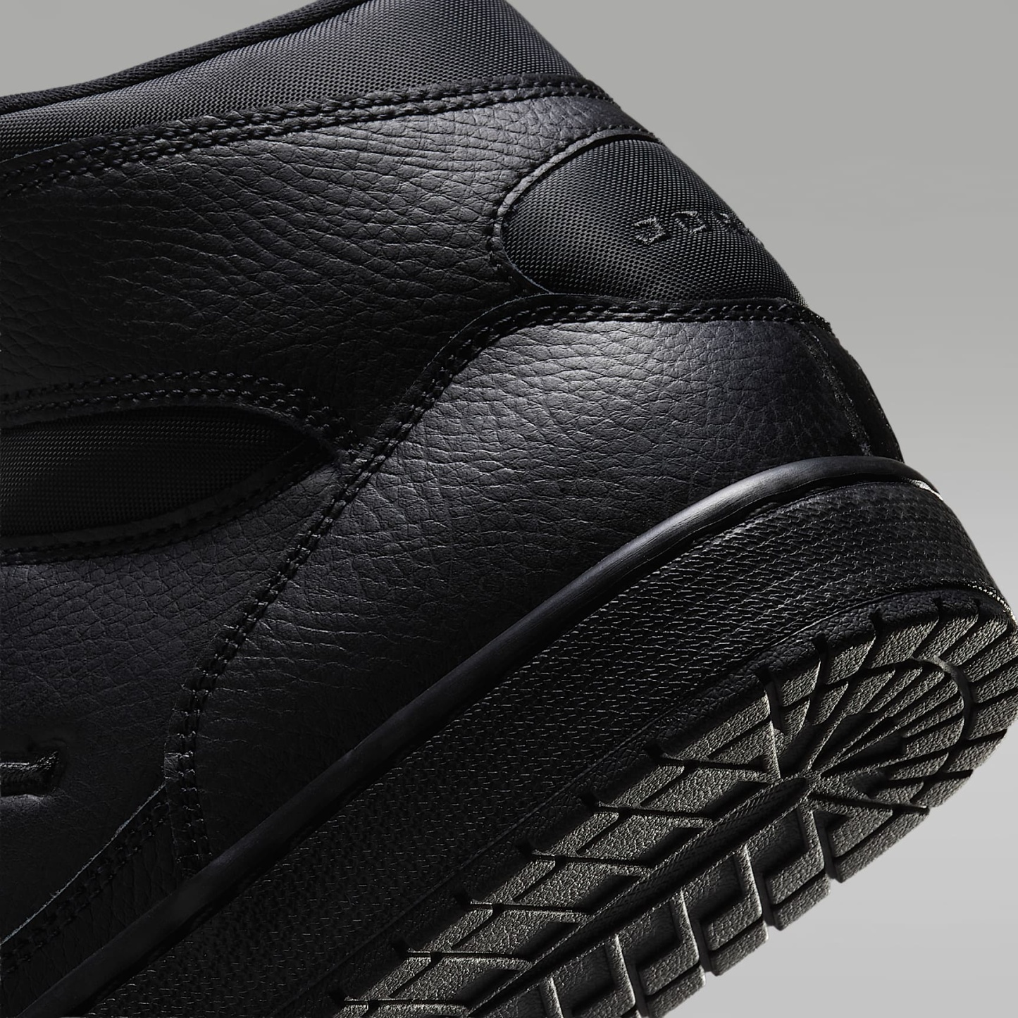 Jordan Court Connect Mid Herrenschuhe – Schwarz/Dark Smoke Grey
