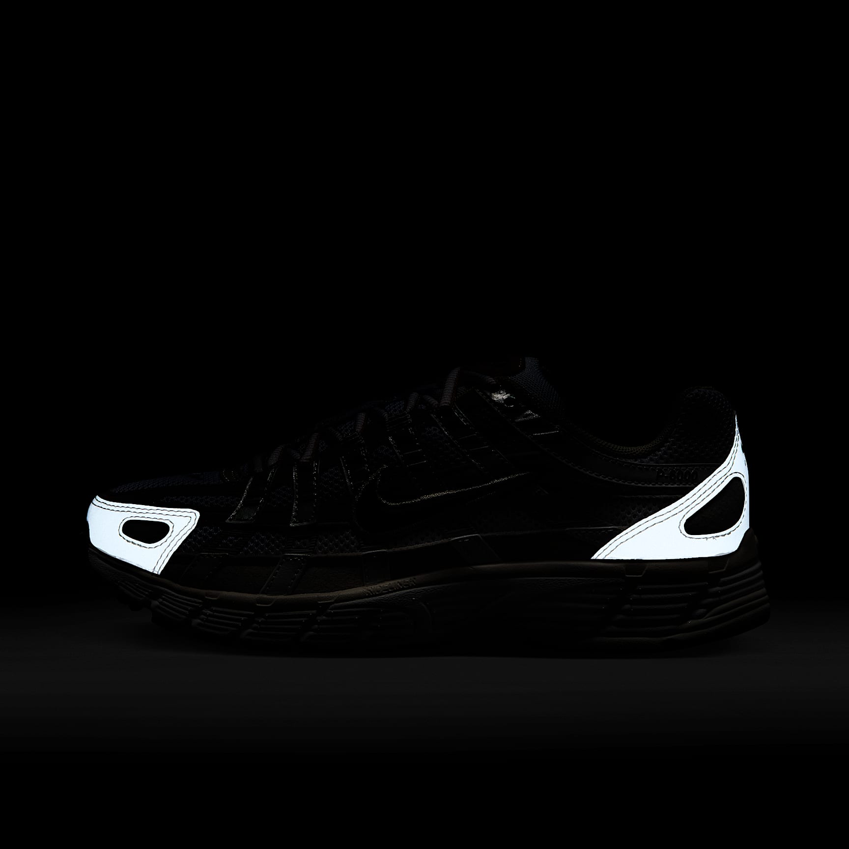 Nike P-6000 Damenschuh – Light Orewood Brown/Weiß/Metallic Summit White/Schwarz