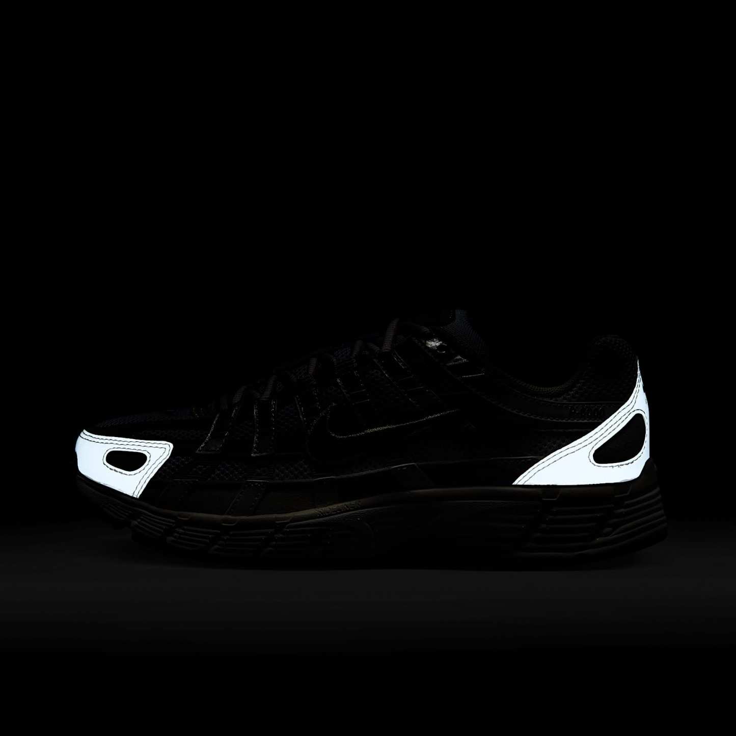 Nike P-6000 Damenschuh – Light Orewood Brown/Weiß/Metallic Summit White/Schwarz