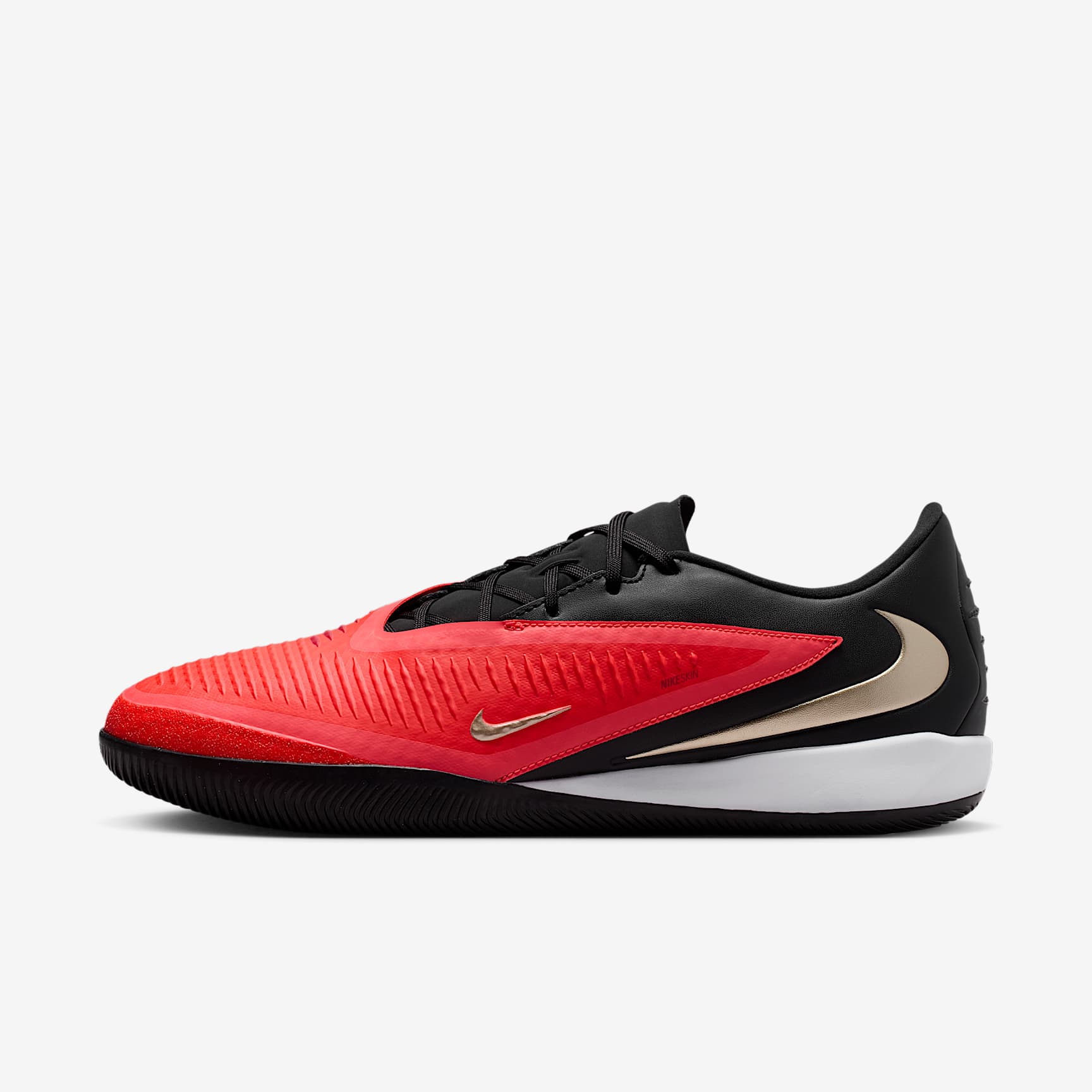 Nike Phantom 6 Low Academy Fußballschuh für Hallen- und Hartplätze – Bright Crimson/Schwarz/Blur