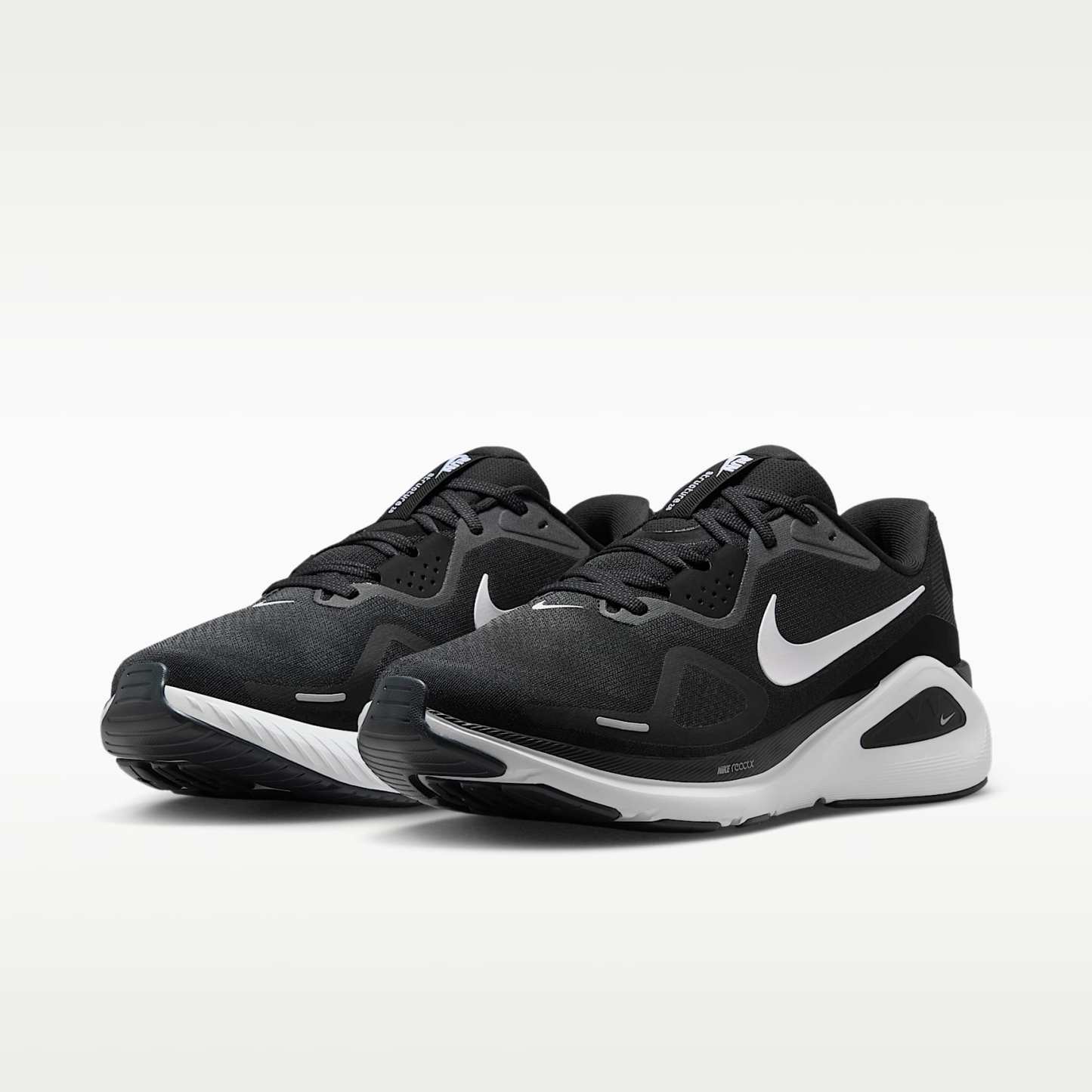 Nike Structure 26 Straßenlaufschuh (weit, Herren) – Schwarz/Wolf Grey/Metallic Silver/Weiß