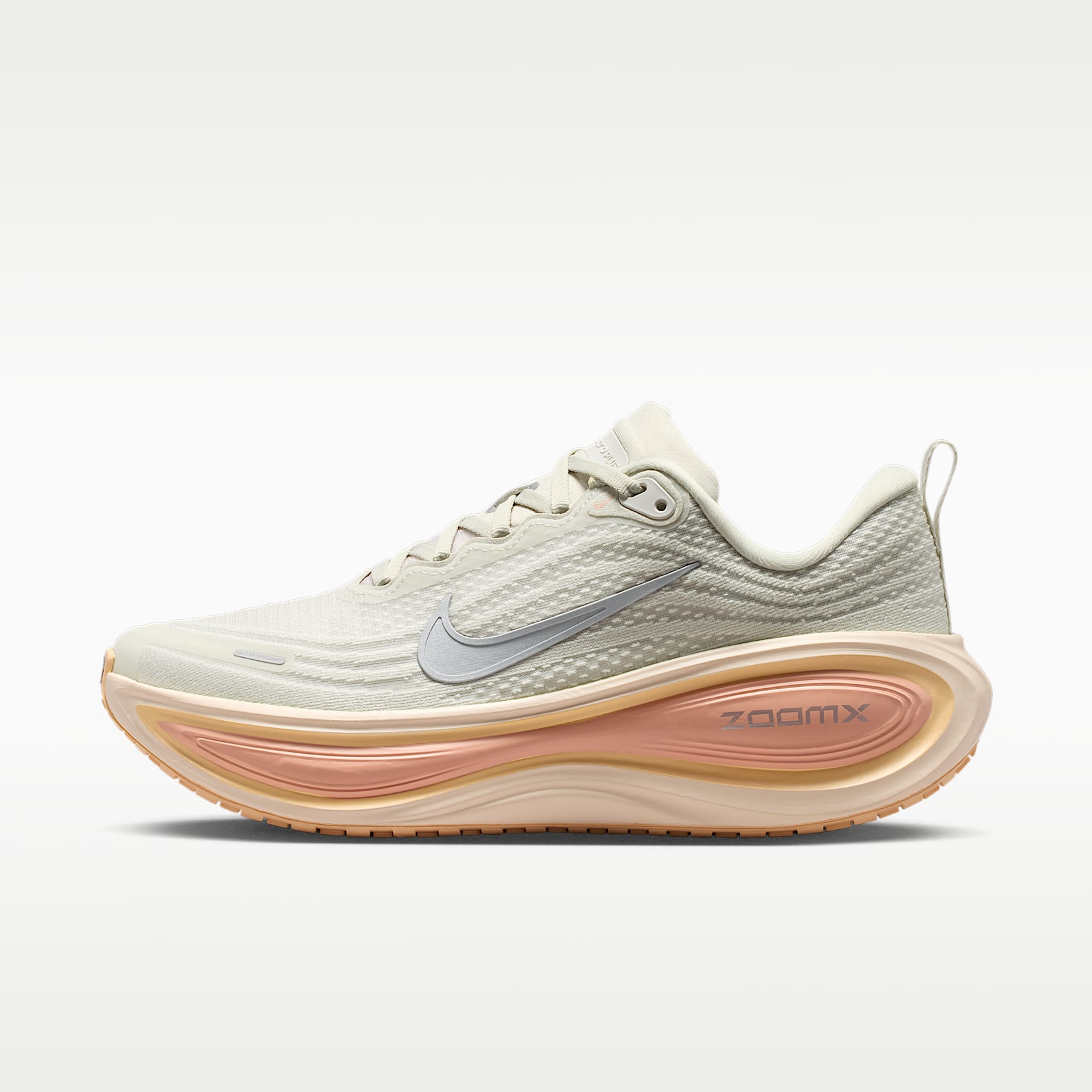 Nike Vomero Plus Straßenlaufschuh (Damen) – Light Bone/Arctic Orange/Ice Peach/Metallic Silver