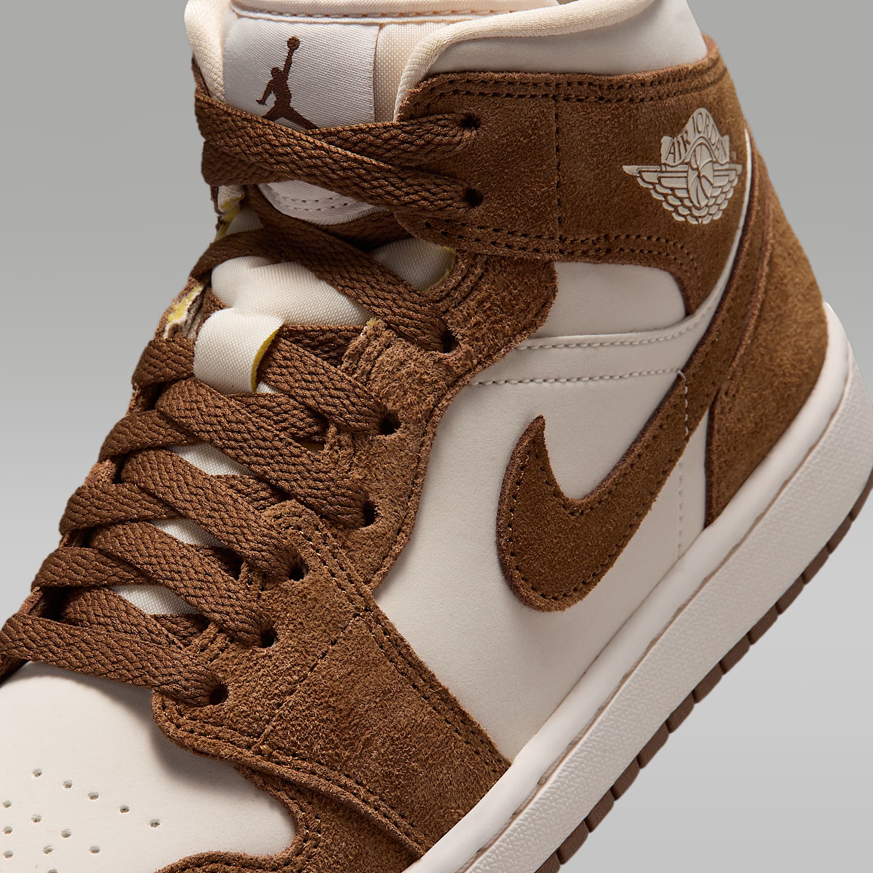 Air Jordan 1 Mid Schuh (Damen) – Light British Tan/Chalk