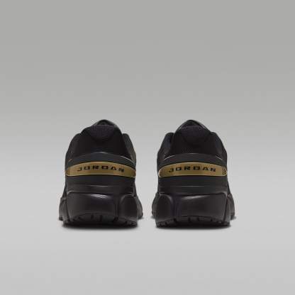 Jordan Trunner Flow Schuhe (Herren) – Schwarz/Metallic Gold/Dark Smoke Grey