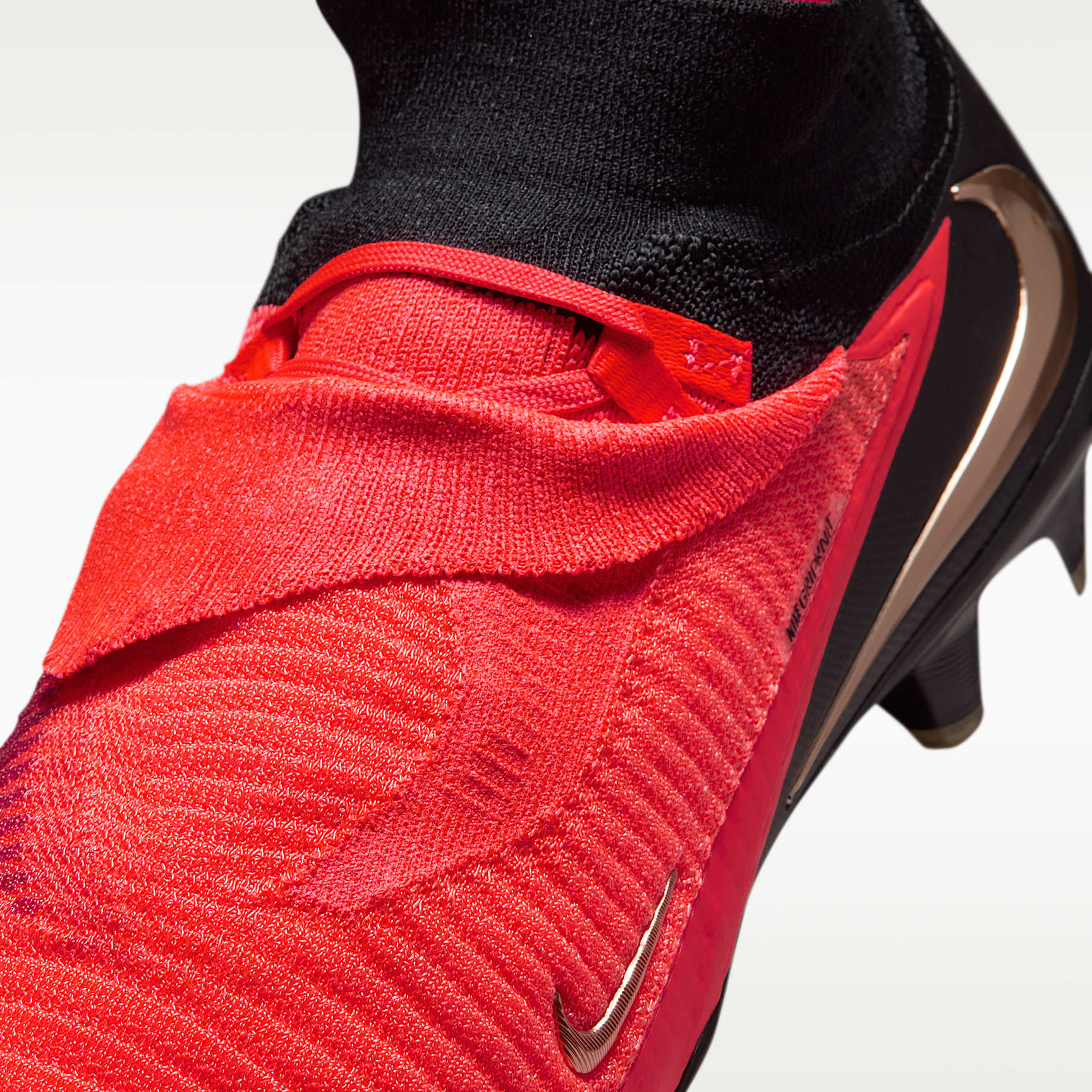 Nike Phantom 6 High Elite Fußballschuh für normalen Rasen – Bright Crimson/Bright Crimson/Schwarz