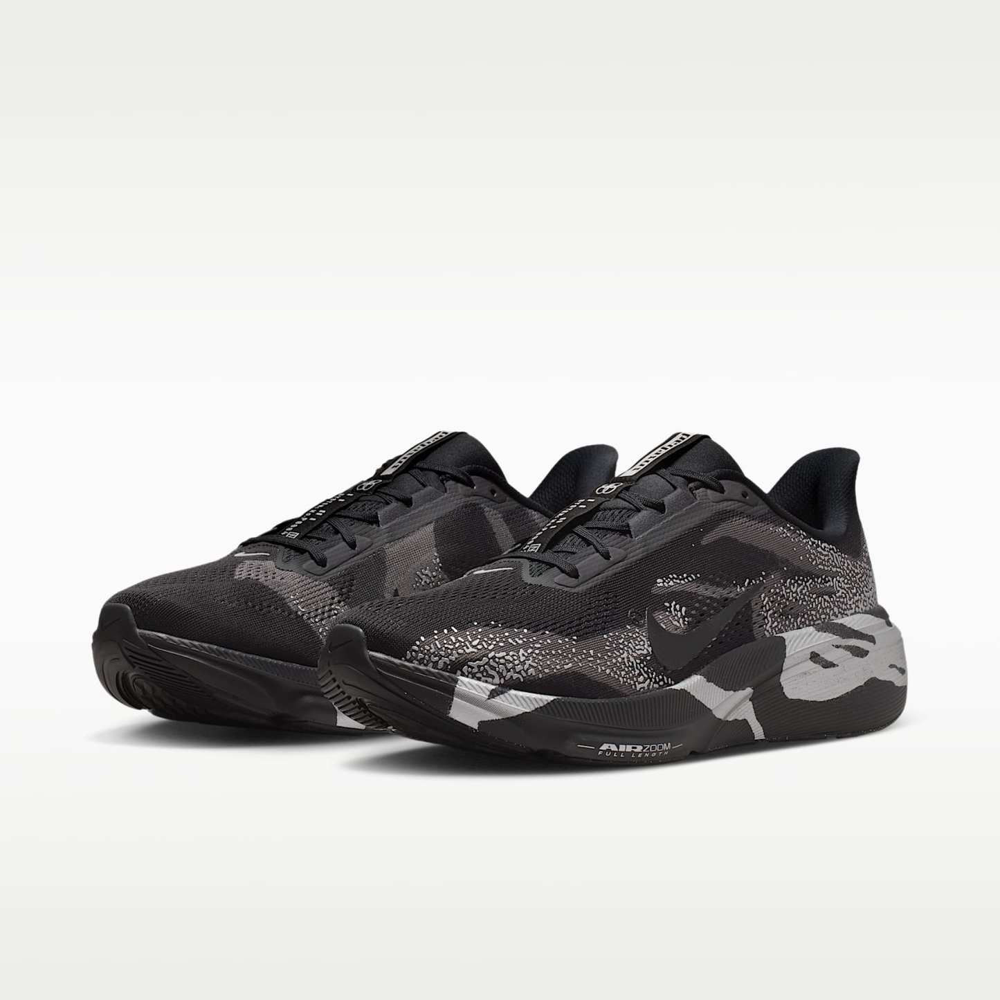 Nike Pegasus 42 Straßenlaufschuh (Herren) – Schwarz/Medium Ash/Metallic Silver/Schwarz