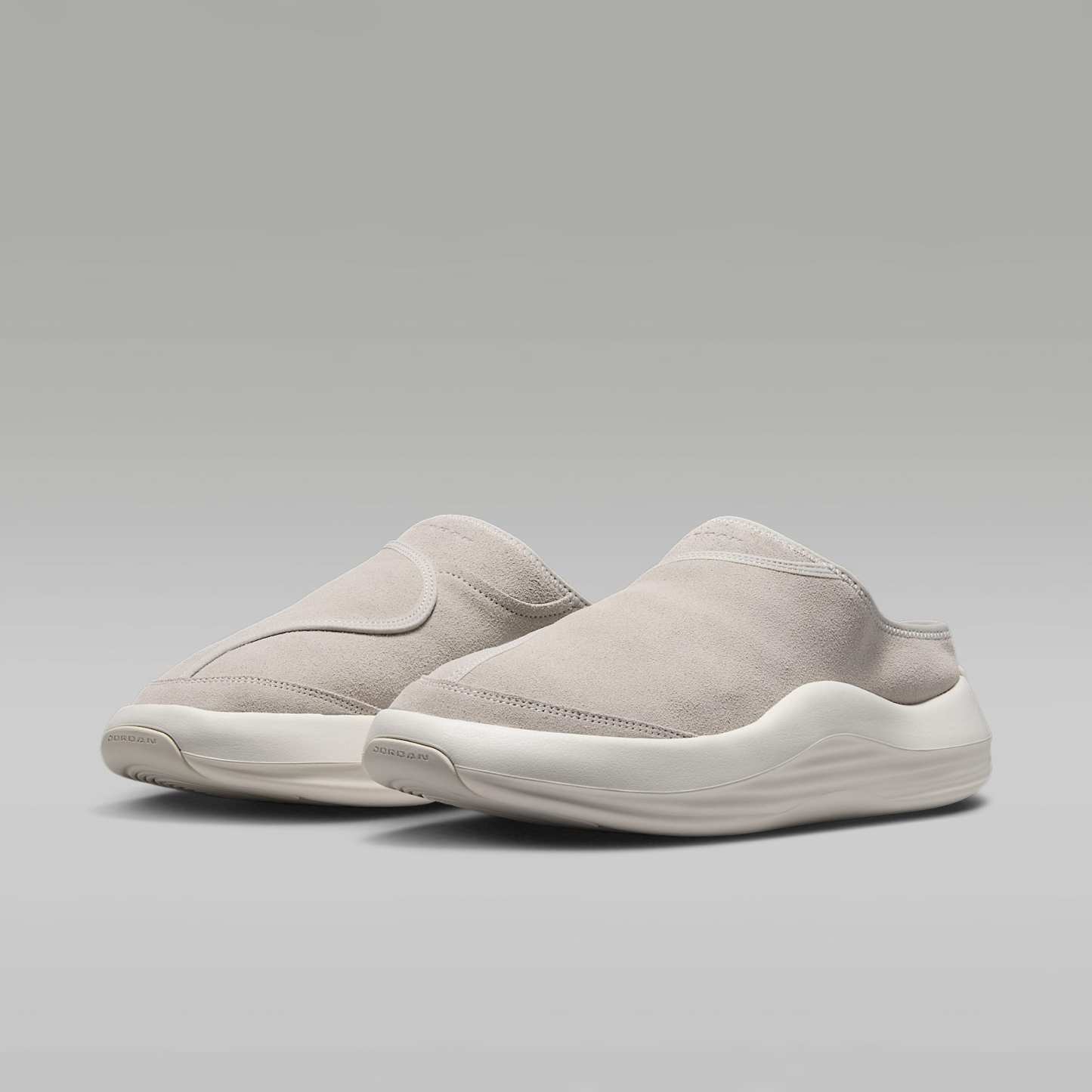 Jordan Future Mules (Herren) – Light Iron Ore/Swan/Legend Medium Brown