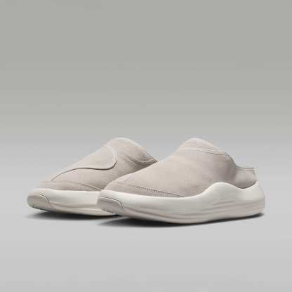 Jordan Future Mules (Herren) – Light Iron Ore/Swan/Legend Medium Brown