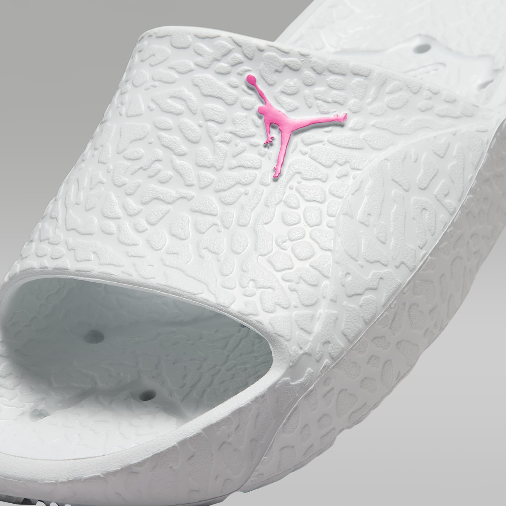 Jordan Franchise Slides – Off White/Fire Pink