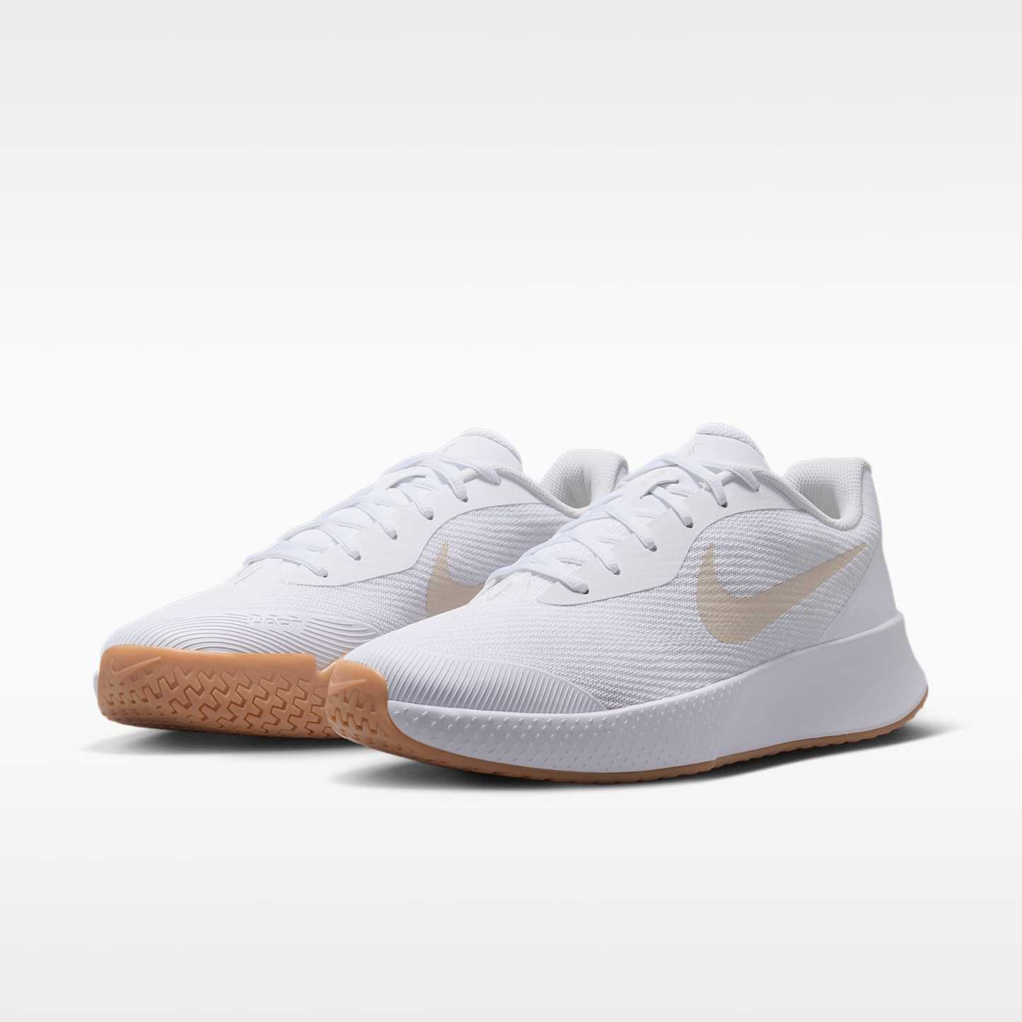 Nike Vapor Lite 3 Tennisschuh für Hartplätze (Herren) – Weiß/Summit White/Gum Yellow/Light Orewood Brown
