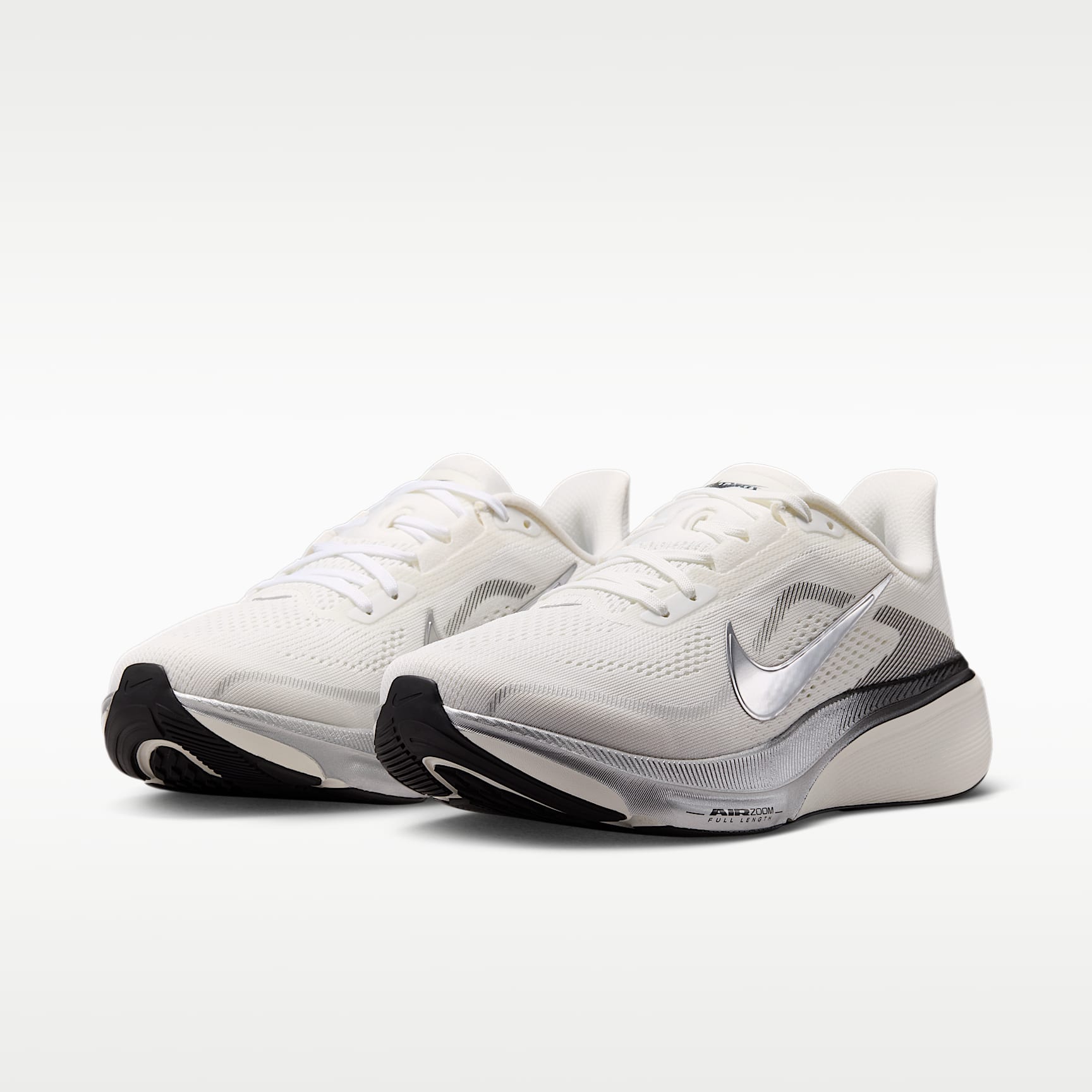 Nike Pegasus 42 Straßenlaufschuh (Damen) – Summit White/Sail/Schwarz/Metallic Silver