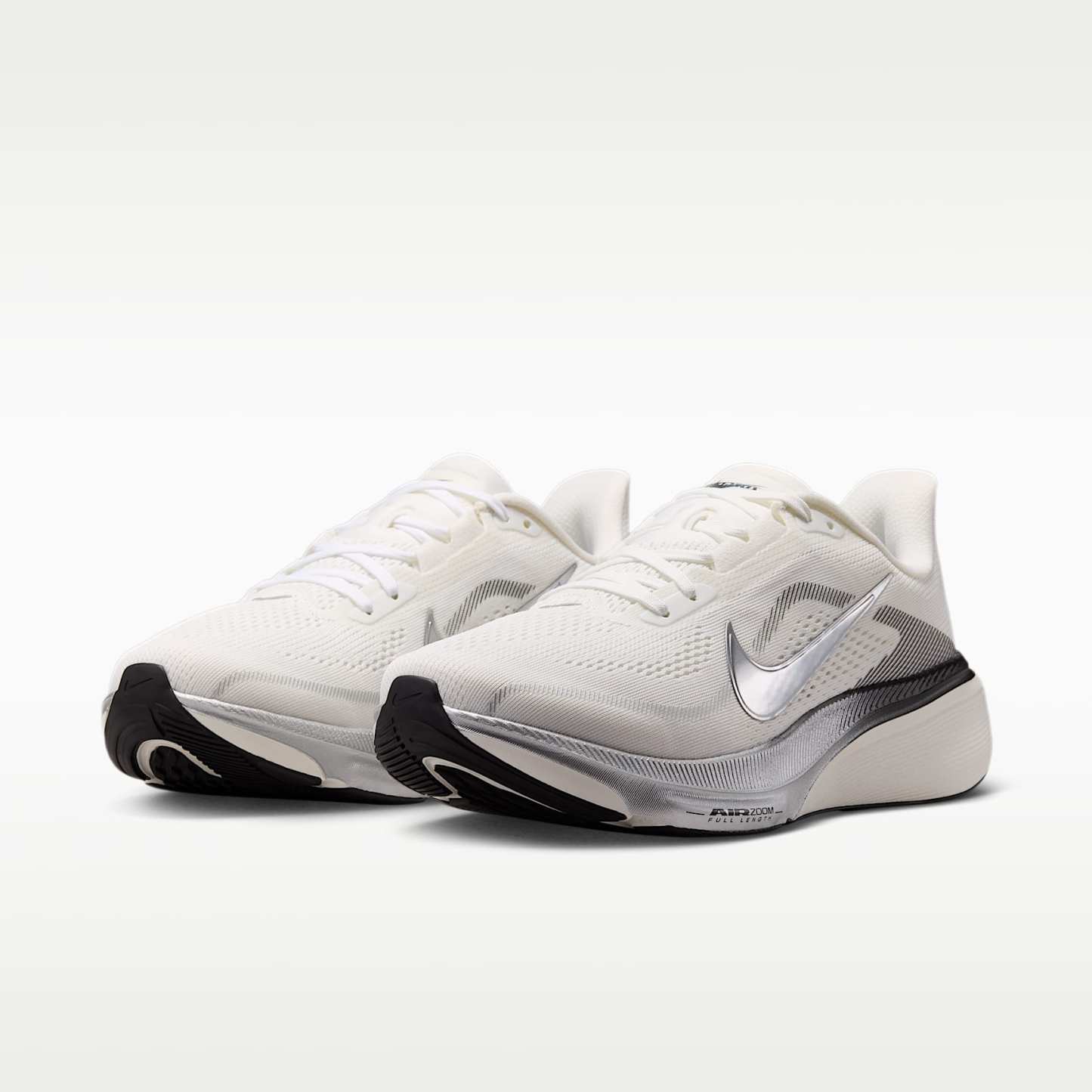 Nike Pegasus 42 Straßenlaufschuh (Damen) – Summit White/Sail/Schwarz/Metallic Silver