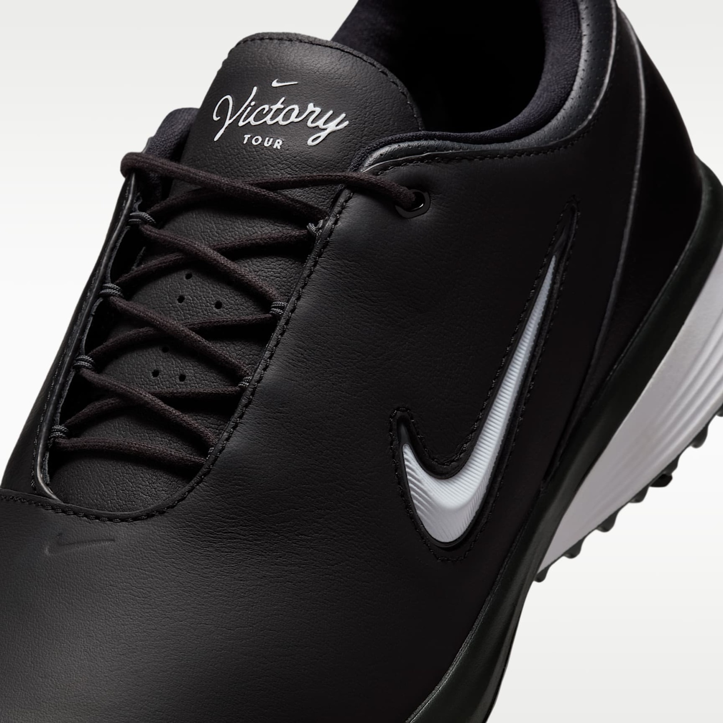 Nike Victory Tour 4 Golfschuh – Schwarz/Dark Smoke Grey/Weiß