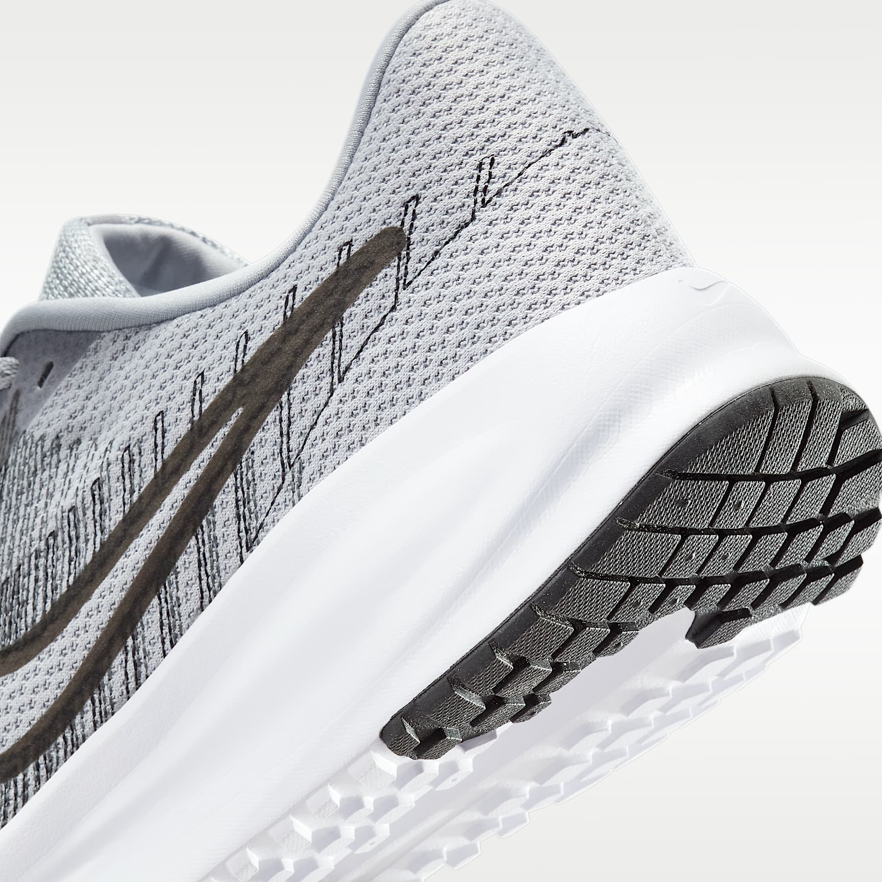 Nike Run Defy Straßenlaufschuh (Herren) – Wolf Grey/Weiß/Iron Grey/Schwarz