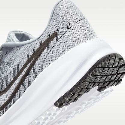 Nike Run Defy Straßenlaufschuh (Herren) – Wolf Grey/Weiß/Iron Grey/Schwarz