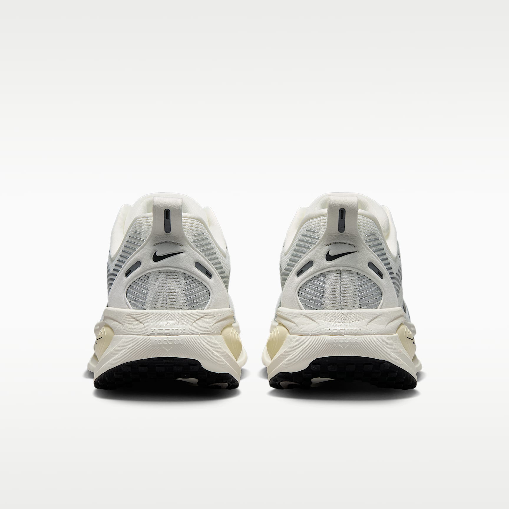Nike Vomero 18 Straßenlaufschuh (Damen) – Summit White/Coconut Milk/Coconut Milk/Schwarz