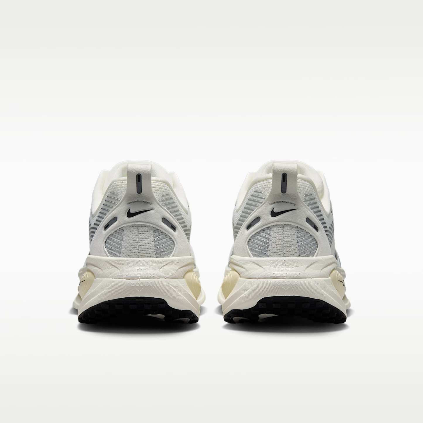 Nike Vomero 18 Straßenlaufschuh (Damen) – Summit White/Coconut Milk/Coconut Milk/Schwarz