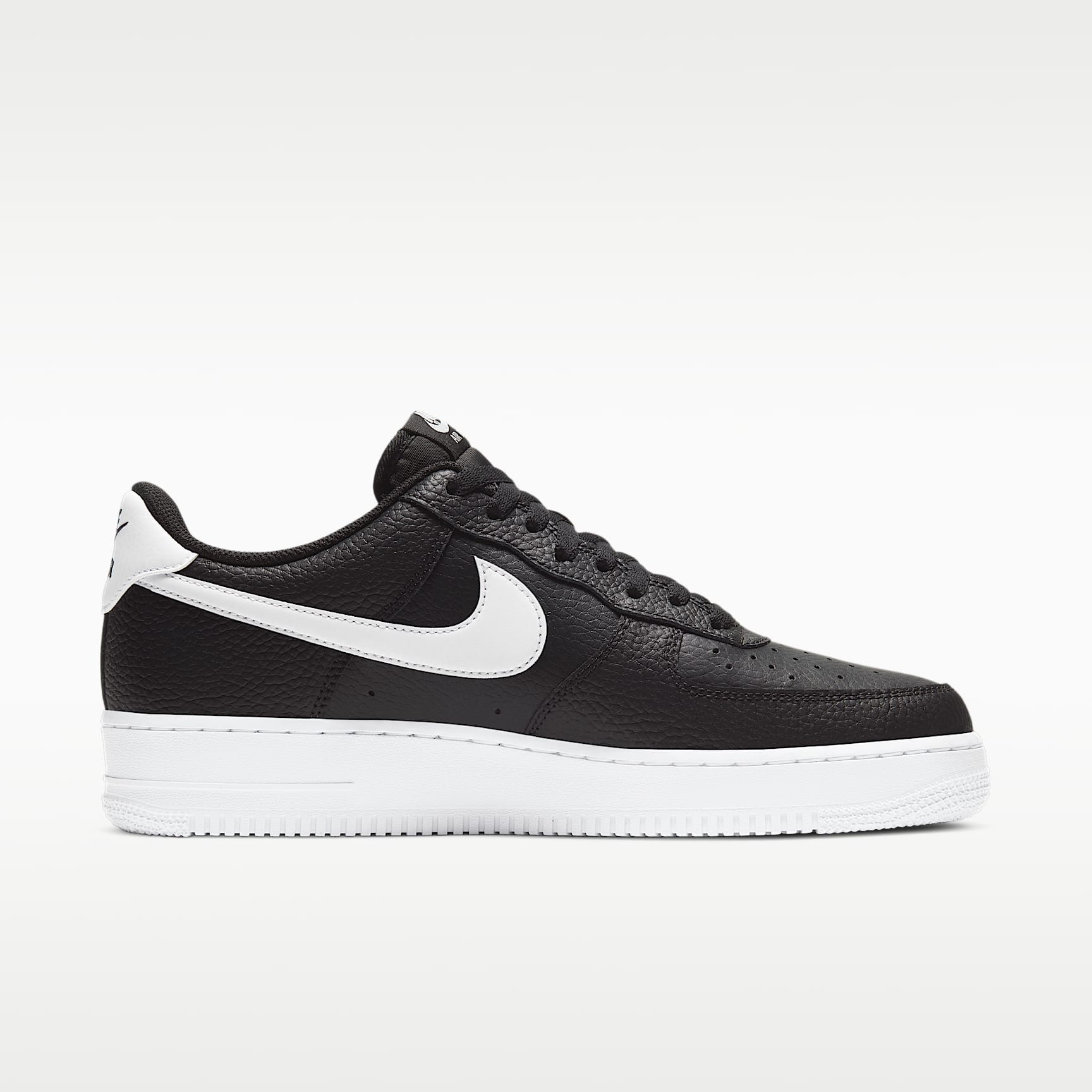 Nike Air Force 1 '07 Herrenschuh – Schwarz/Weiß