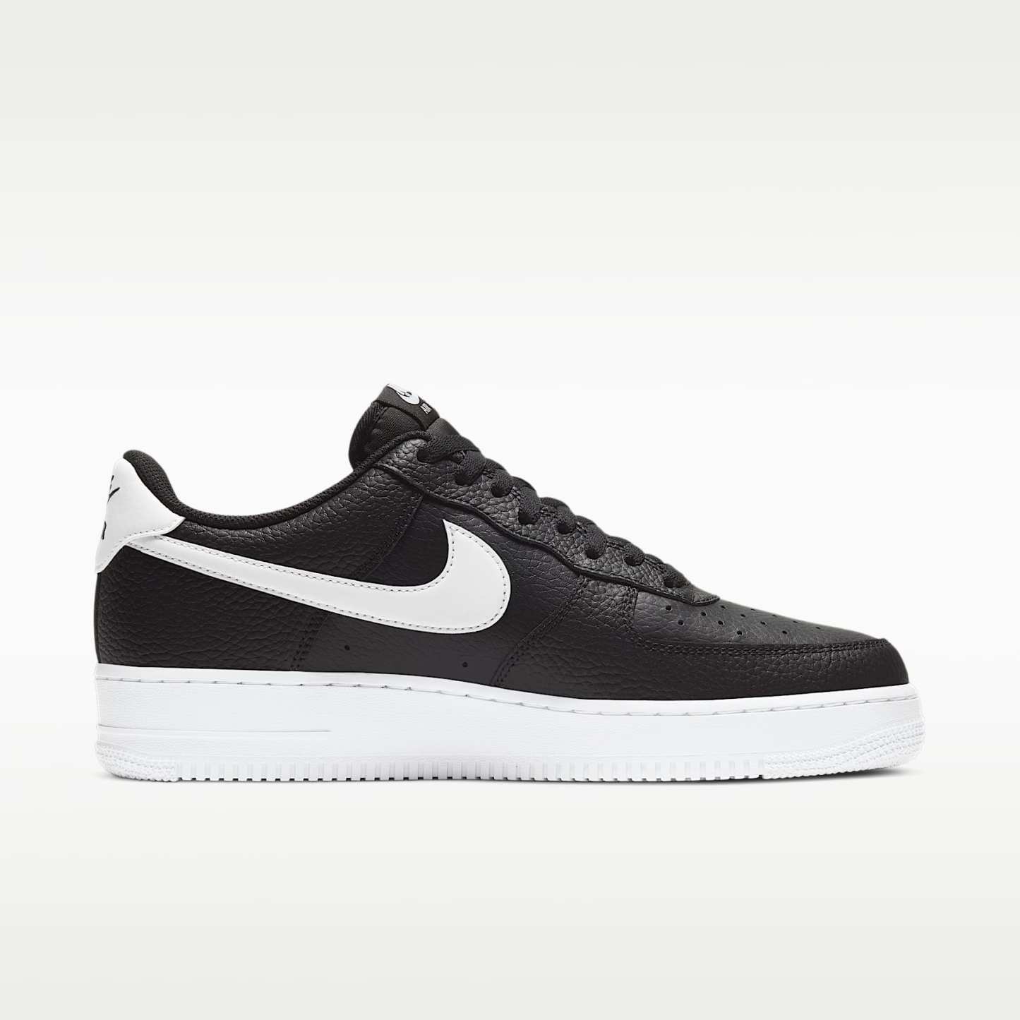 Nike Air Force 1 '07 Herrenschuh – Schwarz/Weiß