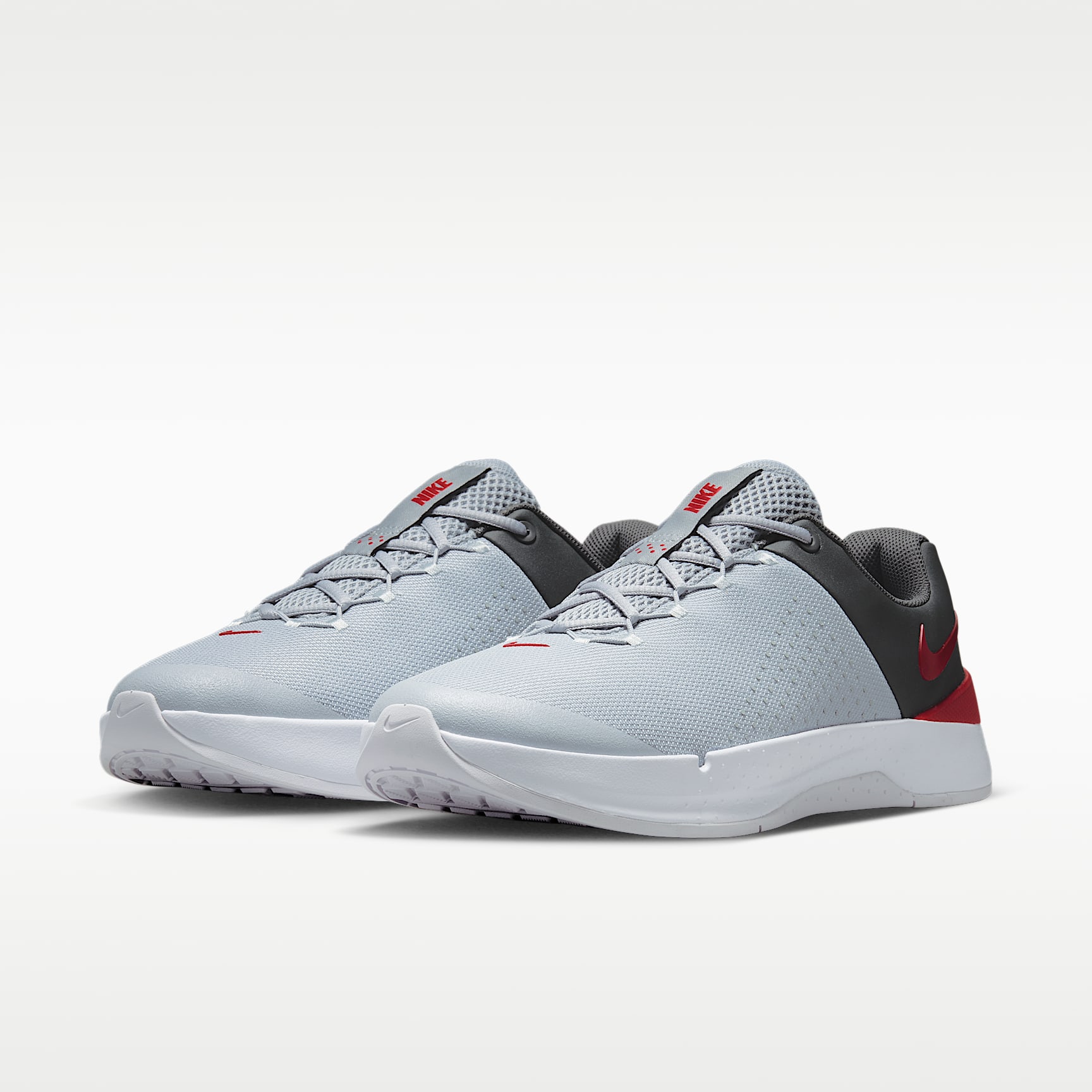 Nike MC Trainer 4 Trainingsschuh (Herren) – Wolf Grey/Iron Grey/Weiß/University Red
