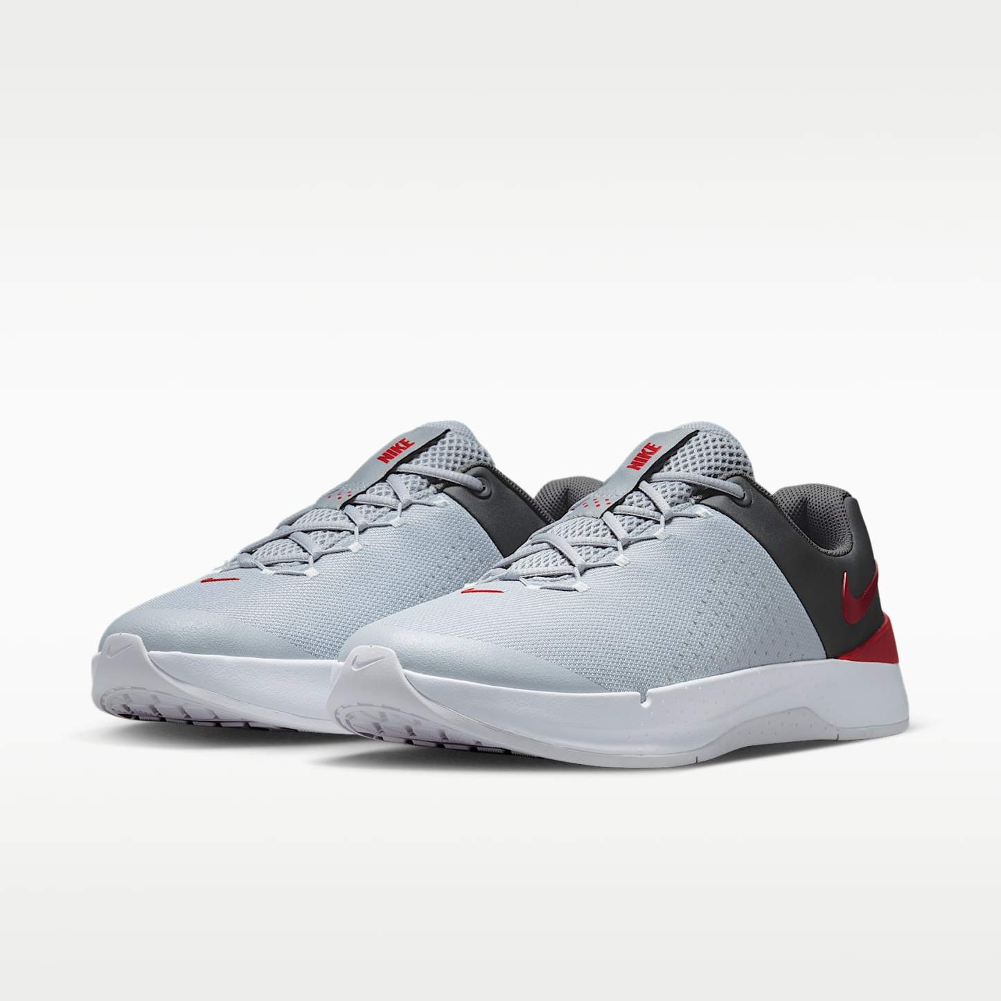 Nike MC Trainer 4 Trainingsschuh (Herren) – Wolf Grey/Iron Grey/Weiß/University Red