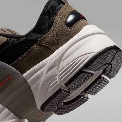 Jordan Trunner O/S Schuhe (Herren) – Palomino/Schwarz/Phantom/University Red