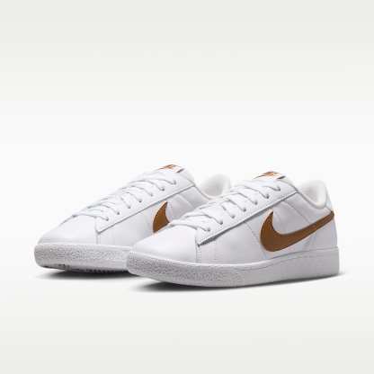 Nike Tennis Classic Damenschuh – Weiß/Weiß/Light British Tan