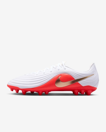 Nike Tiempo Maestro Academy Low Top Fußballschuh für Kunstrasen – Weiß/Bright Crimson/Blur