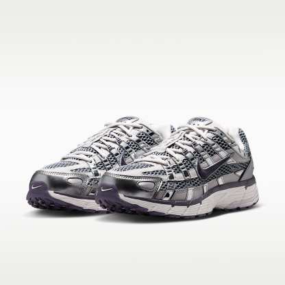 Nike P-6000 Schuh (Damen) – Vast Grey/Metallic Silver/Stealth/Dark Raisin