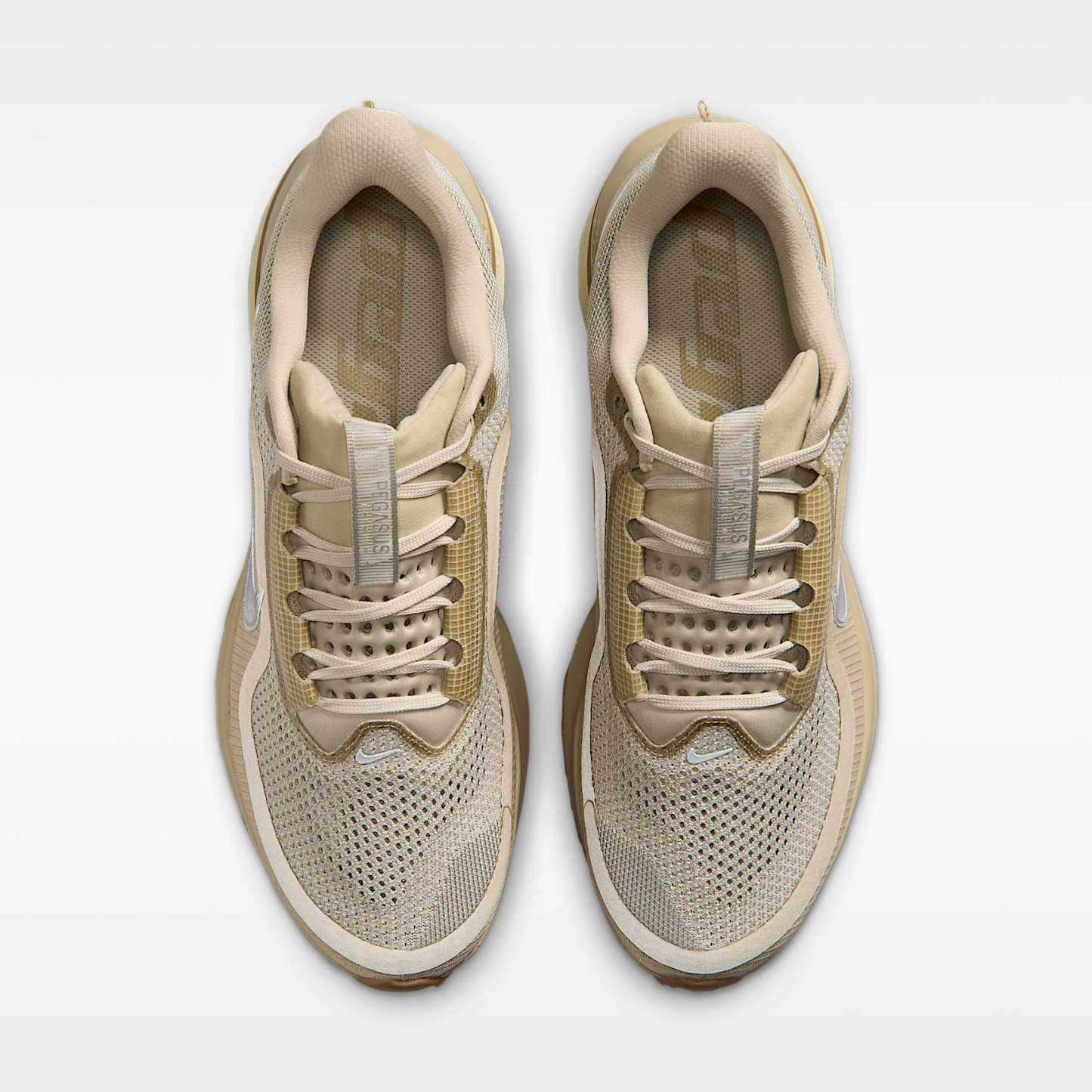 Nike Pegasus Premium Straßenlaufschuh (Herren) – Desert Khaki/Light Khaki/Filbert/Metallic Silver