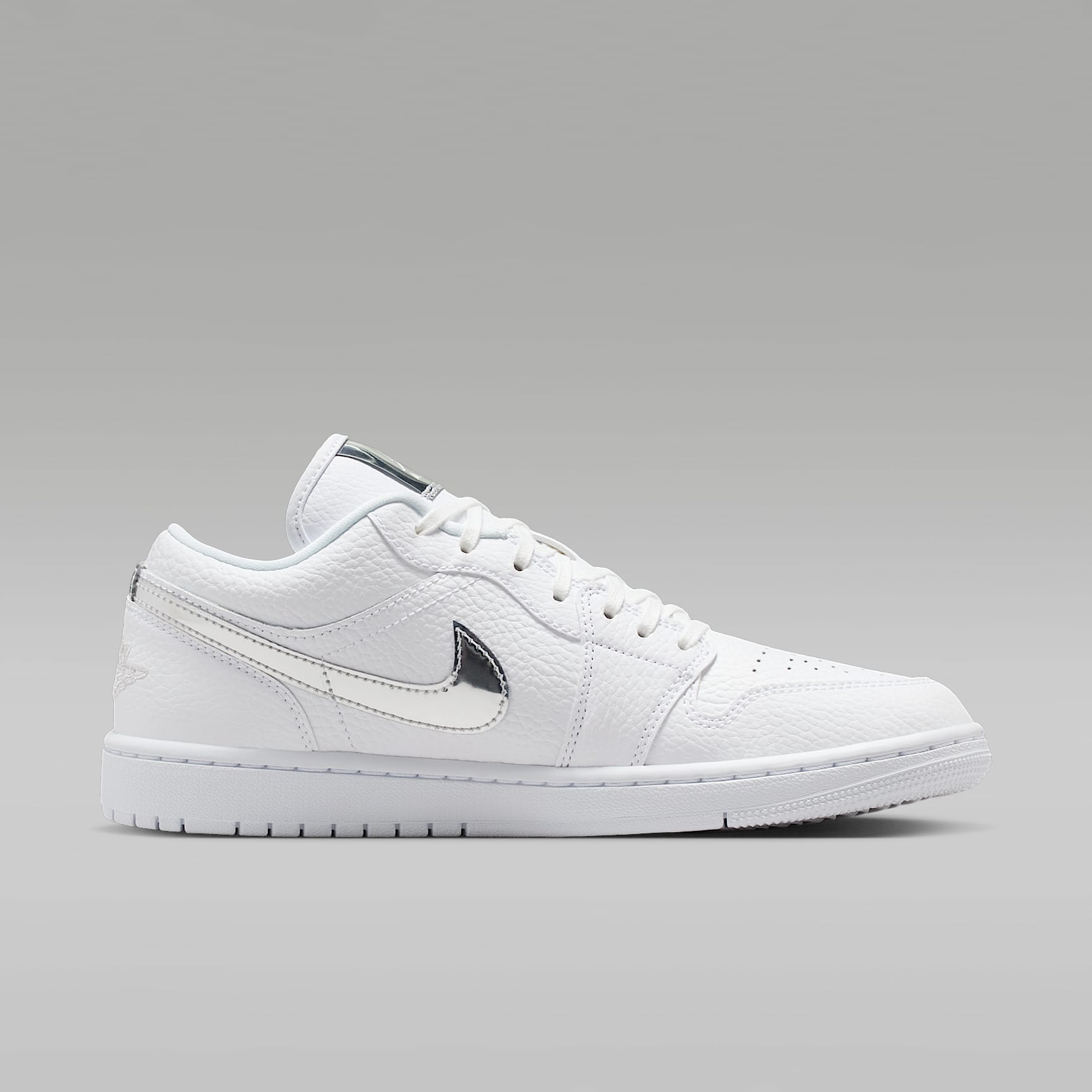 Air Jordan 1 Low SE Damenschuh – Weiß/Weiß/Metallic Silver/Weiß
