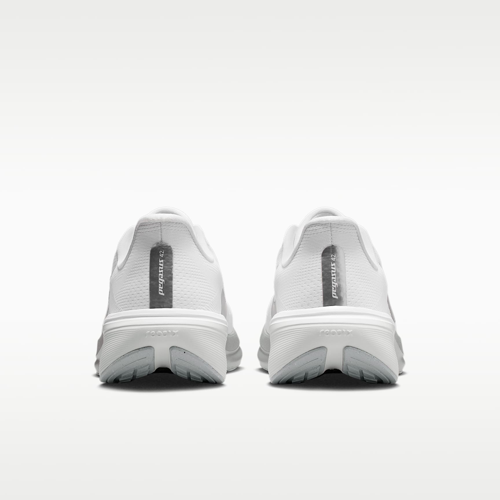 Nike Pegasus 42 Straßenlaufschuh (Damen) – Weiß/Wolf Grey/Cool Grey/Metallic Silver