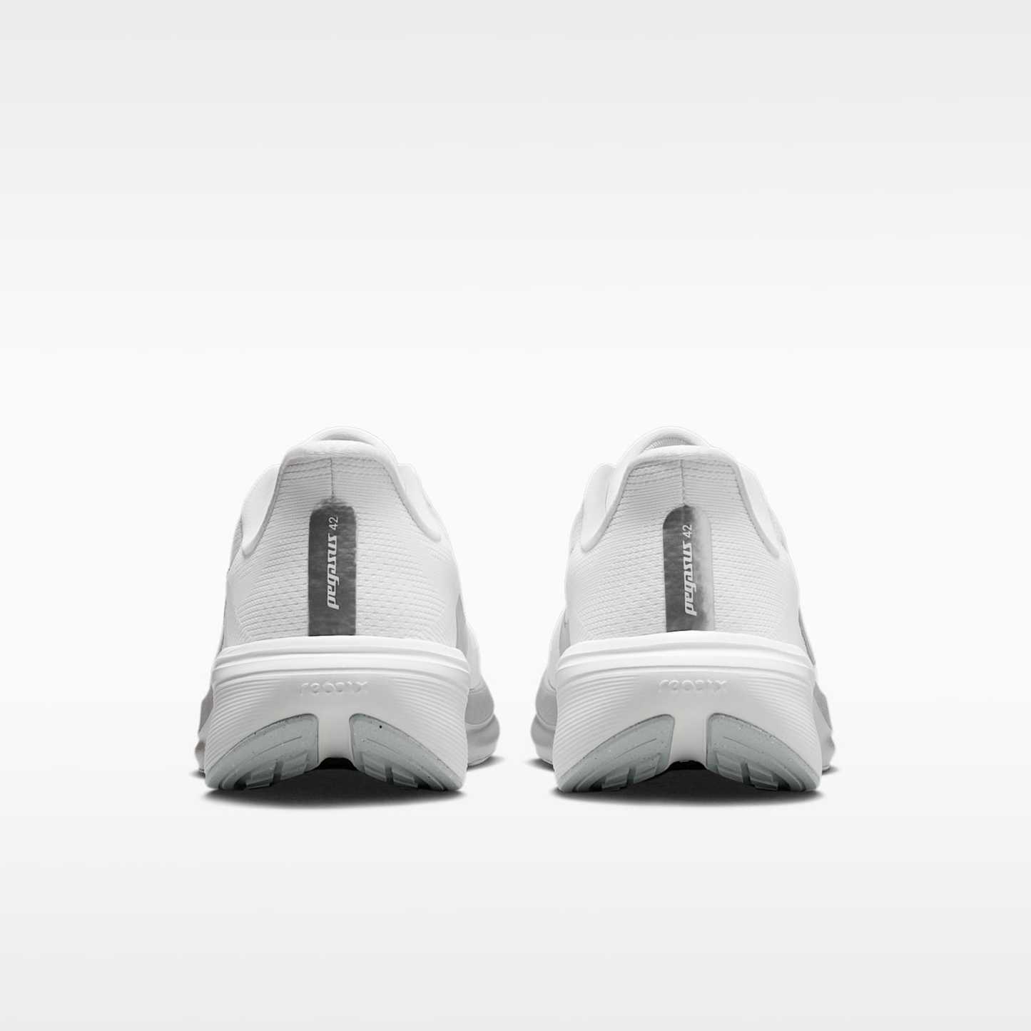 Nike Pegasus 42 Straßenlaufschuh (Damen) – Weiß/Wolf Grey/Cool Grey/Metallic Silver