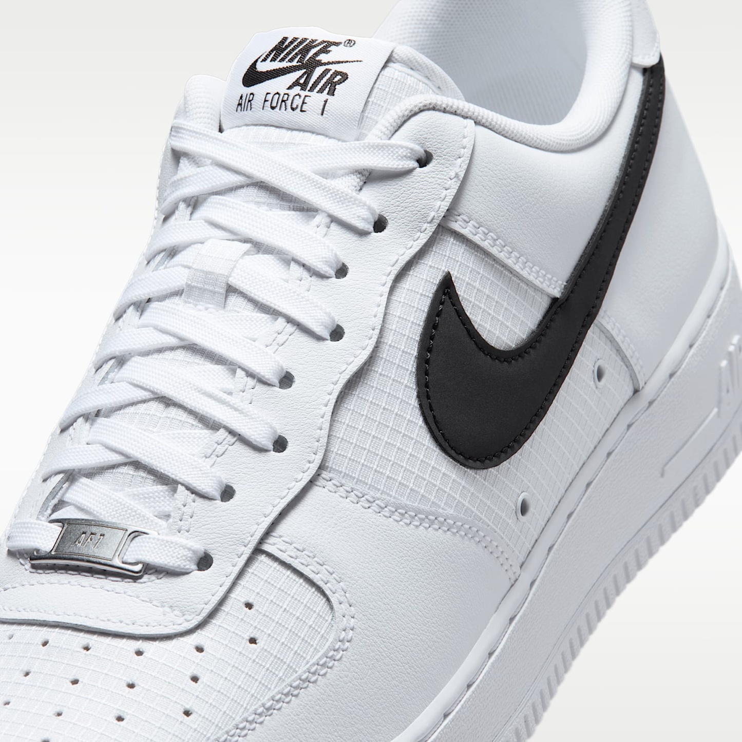 Nike Air Force 1 '07 LV8 Schuh (Herren) – Weiß/Weiß/Schwarz