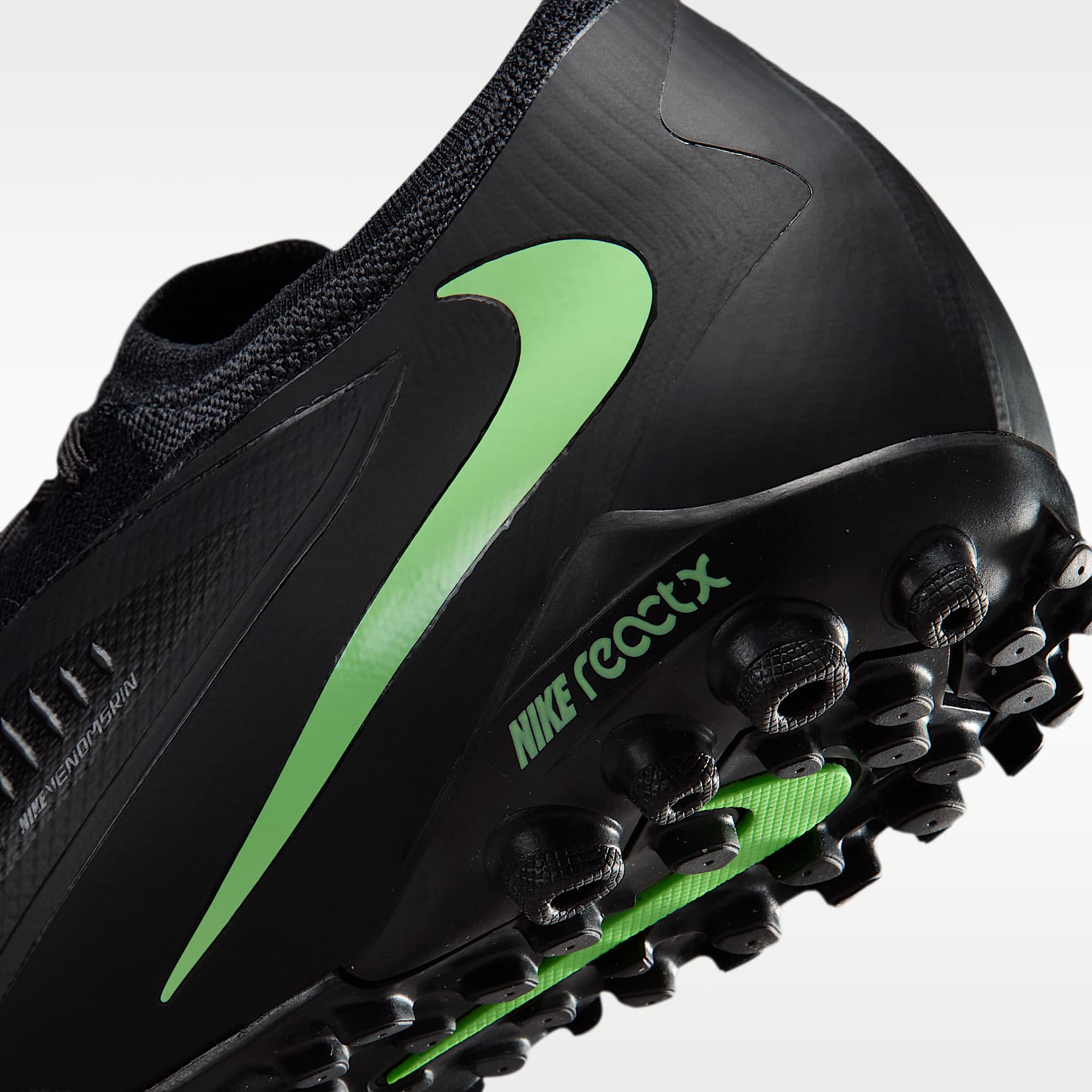 Nike Phantom 6 Low Pro Fußballschuh für Turf – Schwarz/Schwarz/Illusion Green